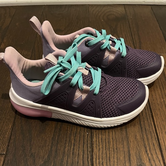 Girls Gym Shoe - Size 13 - Picture 2 of 4